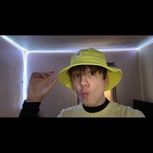 Meet your Posher, Derek